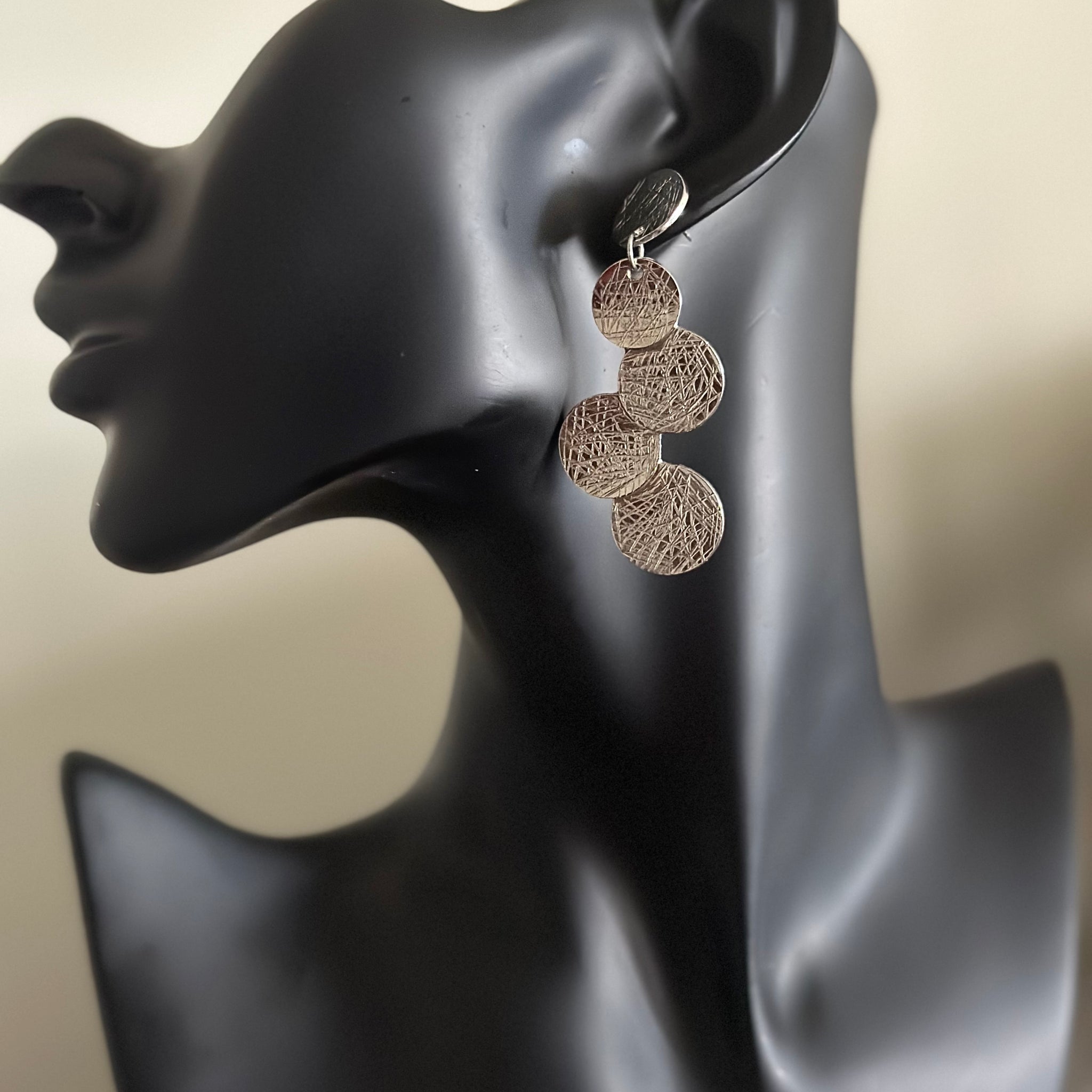 1pair metallic silver earrings for women